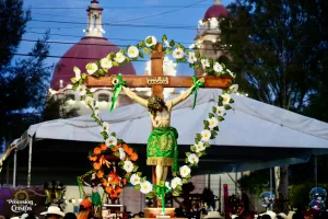Fe y tradición iluminan Villa de Pozos con la Procesión de los Cristos